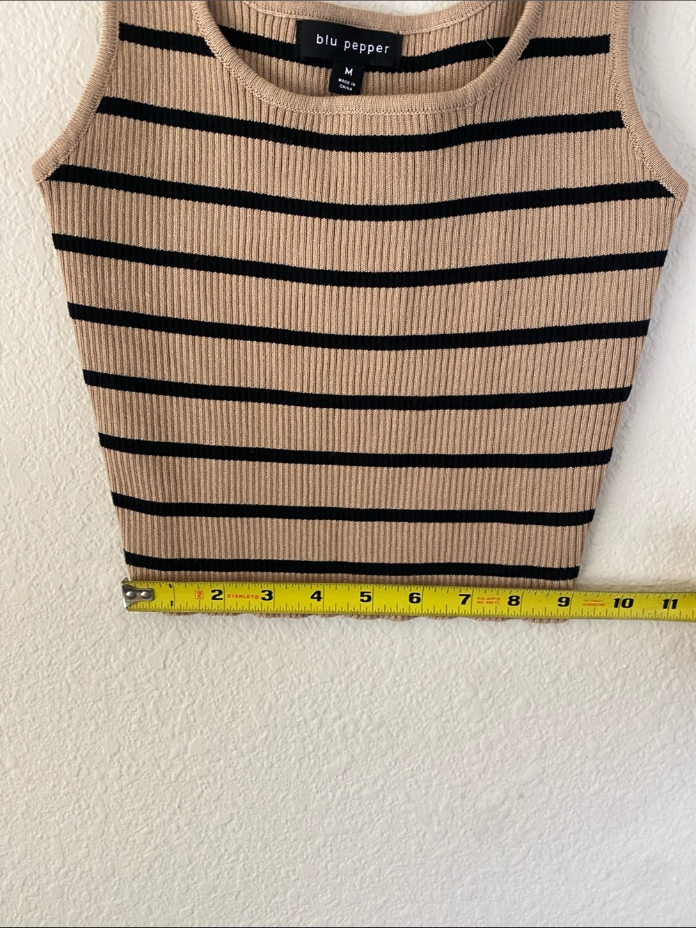 💋Adorable Striped Ribbed Cropped top! - Picture 6 of 7